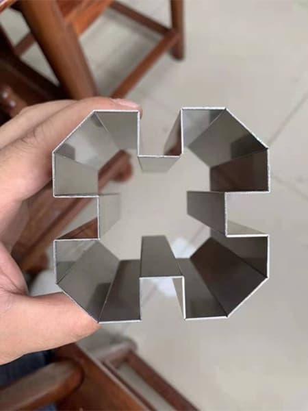 V-shaped groove