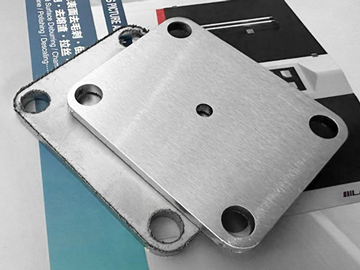 萊納斯萬向滾刷倒大角、去毛邊設備 LSP-L1600 - 加工工件