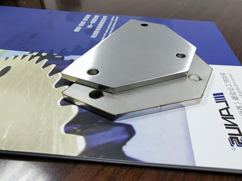 LANUSS 全自動去毛邊倒角設備 LSP-L800 - 加工工件