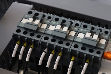全自動四邊刨槽機 - 設備結構